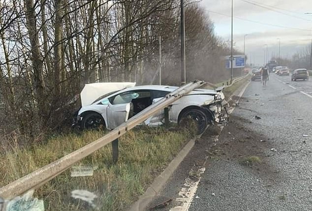 Romero, Man United goalkeeper, escapes injury after car crash