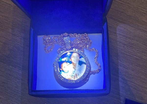 'You're amazing' -- Chioma gifts Davido beautiful necklace on 38th birthday