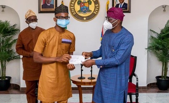 PHOTOS: Sanwo-Olu hands LASU's best graduating student N5m cheque