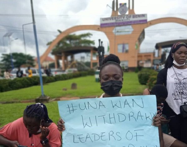 UNIBEN students protest school fees payment deadline, admission forfeiture threat