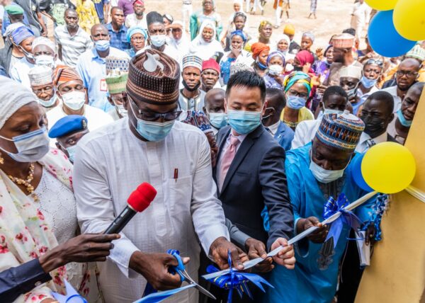 PHOTOS: Abdulrazaq unveils ICT lab in Kwara school