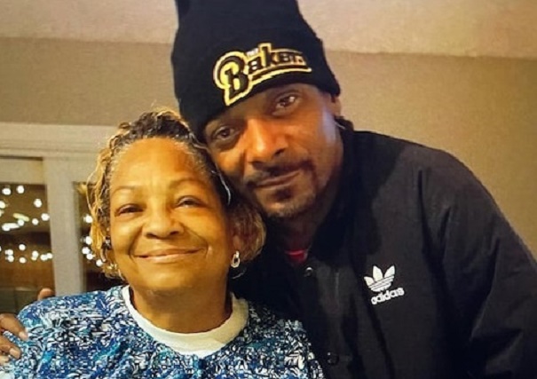 Snoop Dogg loses mother