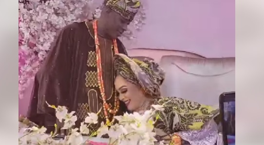 VIDEO: Kwam 1 weds Emmanuella Ropo in Ogun