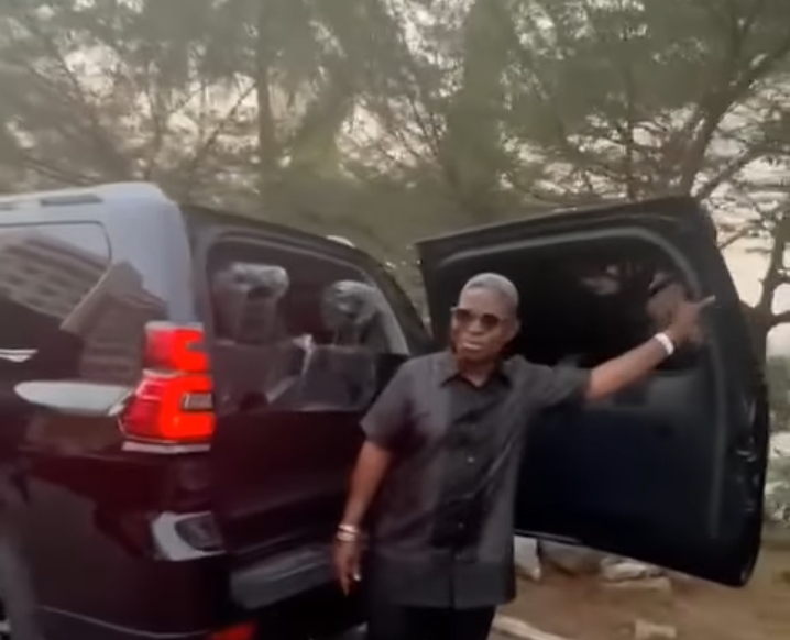 VIDEO: Wizkid 'surprises' manager with Toyota Prado