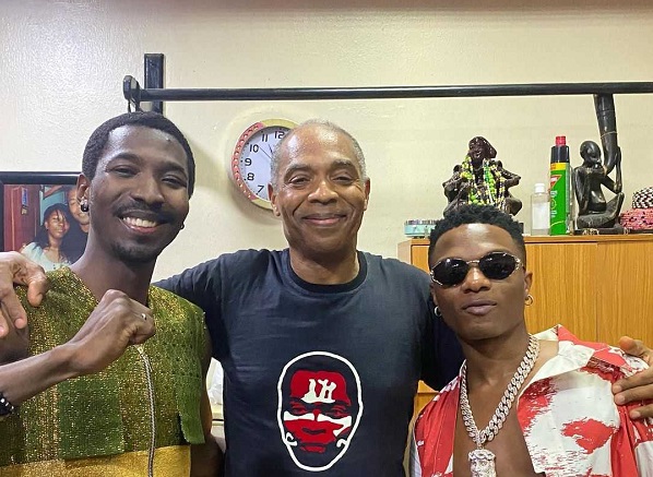 VIDEO: Wizkid prostrates for Femi Kuti at Afrika Shrine