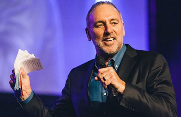 Global pastor Brian Houston accused of inappropriate behaviour towards two women