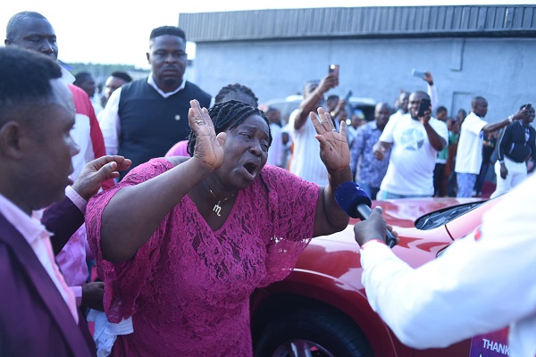 PHOTOS: Nollywood actresses in tears as pastor gifts them cars