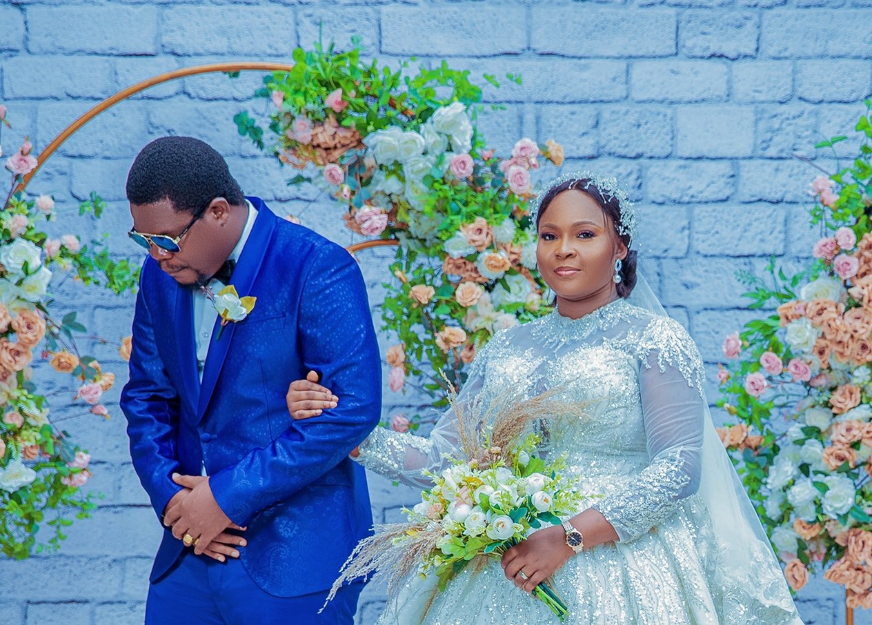 Mr Macaroni trends over ‘wedding photos’ with Mummy Wa