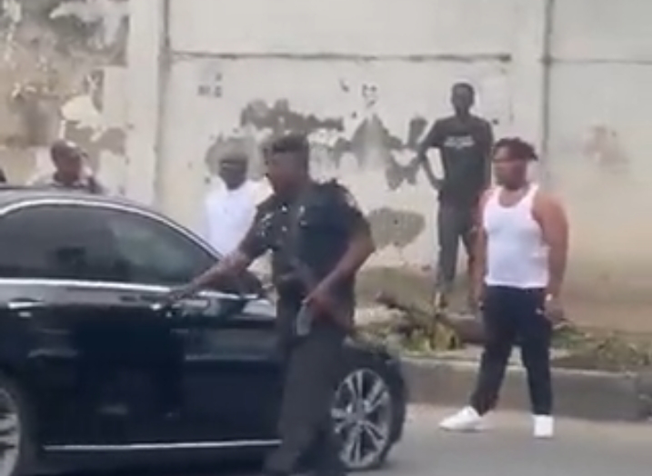 VIDEO: BNXN clashes with police officers in Lagos