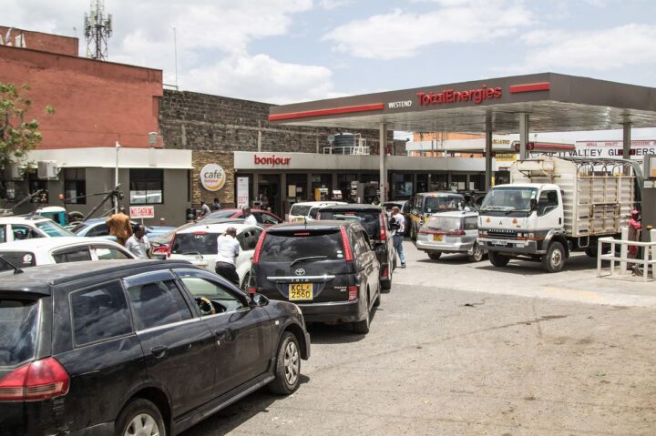 long queues in Kenya due to rising fuel prices