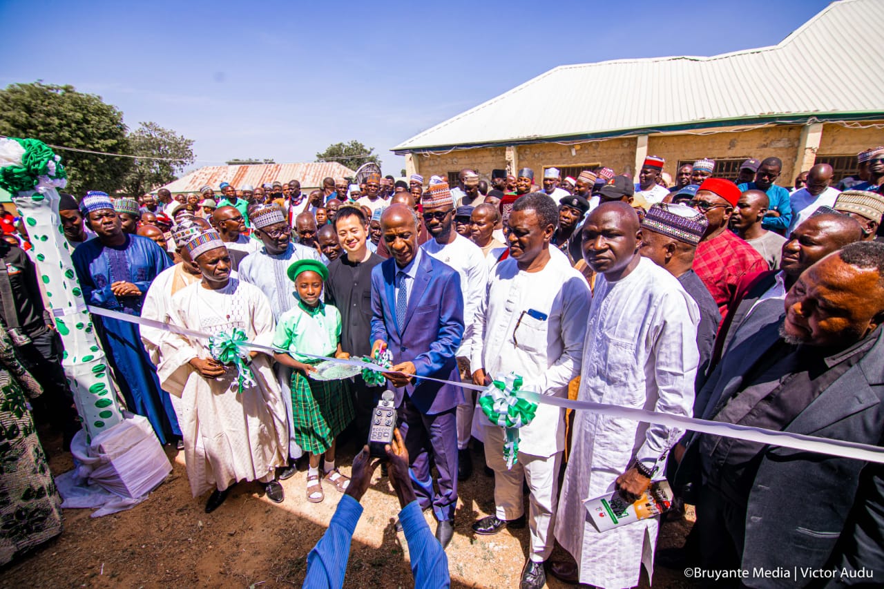 PHOTOS: Gambari inaugurates ICT lab in Bauchi school