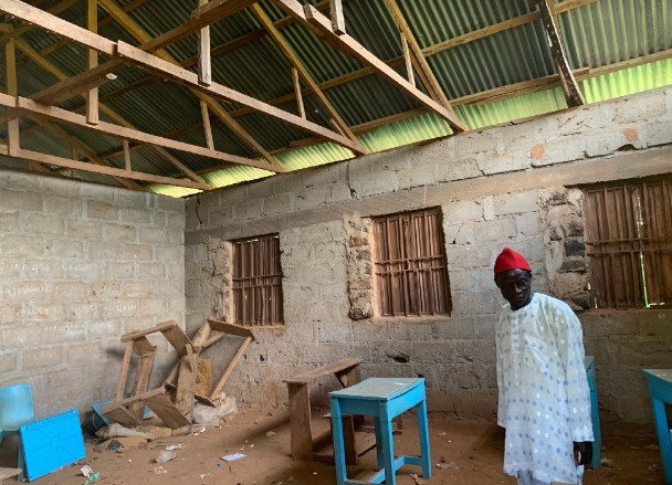 PTA chairman at Sogene LEA primary schools shows the reporter the poor state of old<br /> classrooms in the school. Photo: Chigozie Victor/HumAngle.