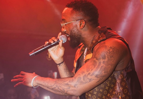 He slapped me with money, says Iyanya after knocking fan off concert stage