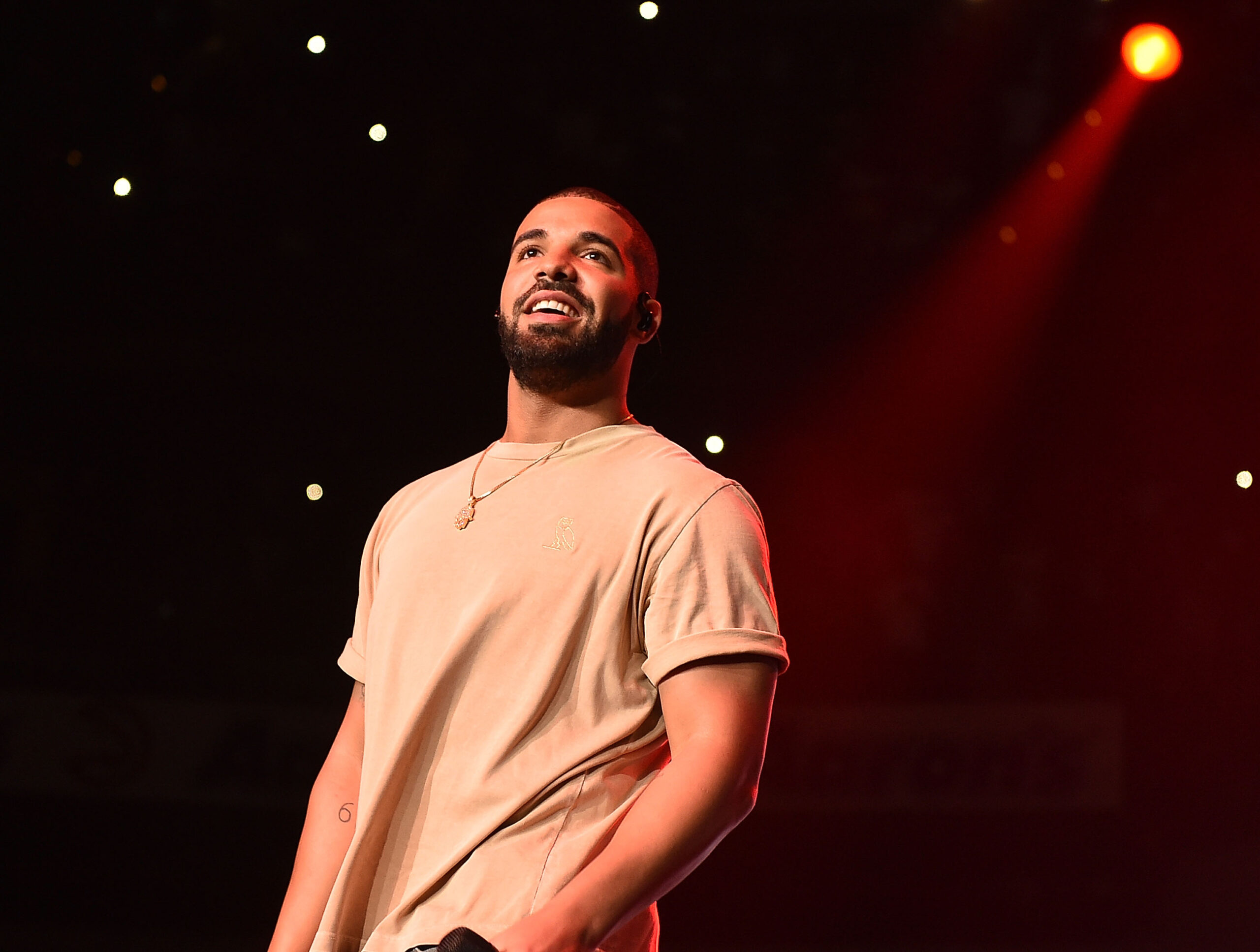 Drake gifts $50k to fan who gave up furniture for show tickets