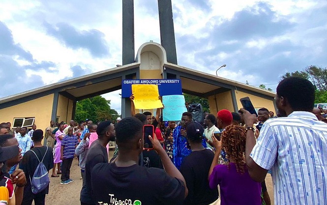 OAU students protest fee hike -- despite reduction announcement