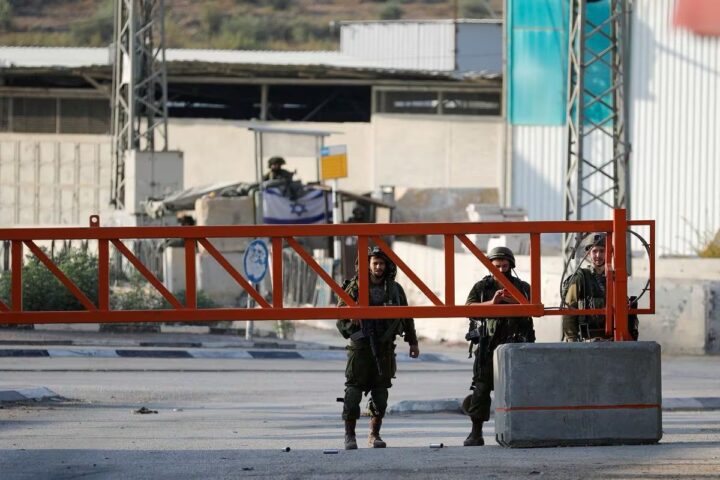 Israeli troops stand guard after settlers' attack in Deir Sharaf, near Nablus in the Israeli-occupied West Bank November 2, 2023. REUTERS/Raneen Sawafta/file photo