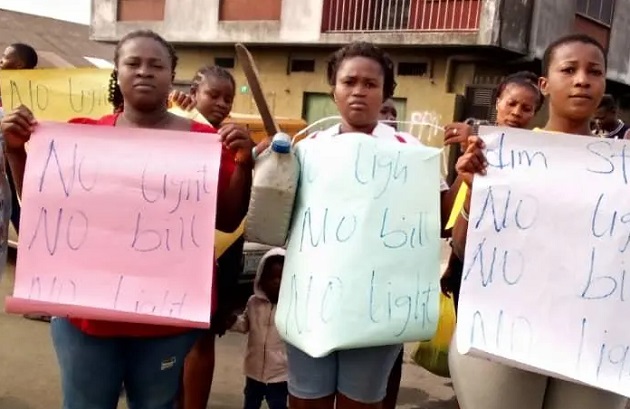 EXTRA: ‘Our husbands don’t touch us at night due to heat’ — women protest power outage in PH