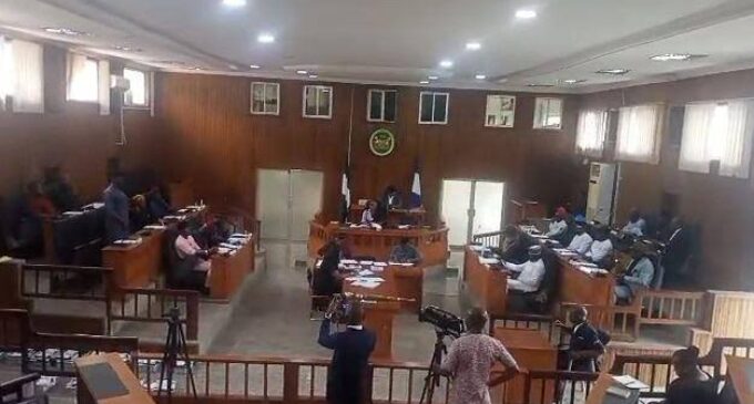 VIDEO: Lawmakers fight at Cross River assembly over speaker’s impeachment