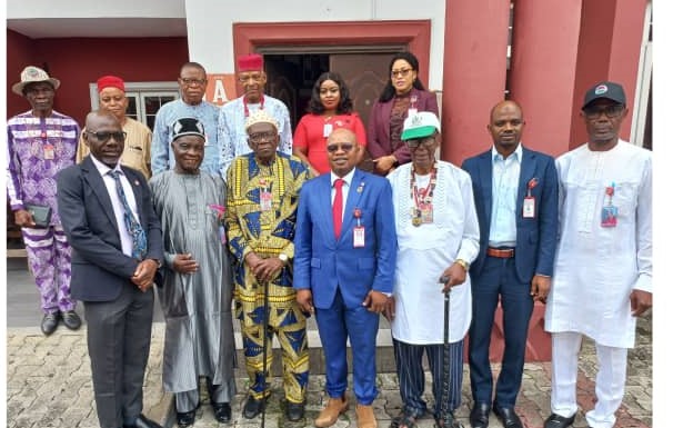 Oshodi Johnson, the Uyo zonal director of EFCC and leaders of the Nigeria Union of Pensioners