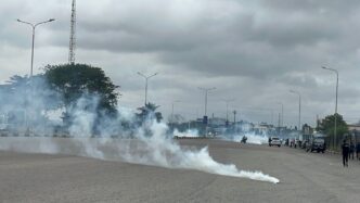 Police disperse #EndBadGovernance protesters with teargas in Lekki