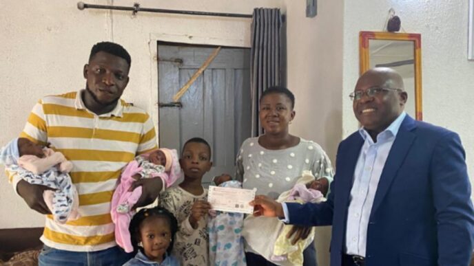 The family of Sodiq Olayode who recently welcomed quadruplets received N5 million from Femi Otedola Foundation