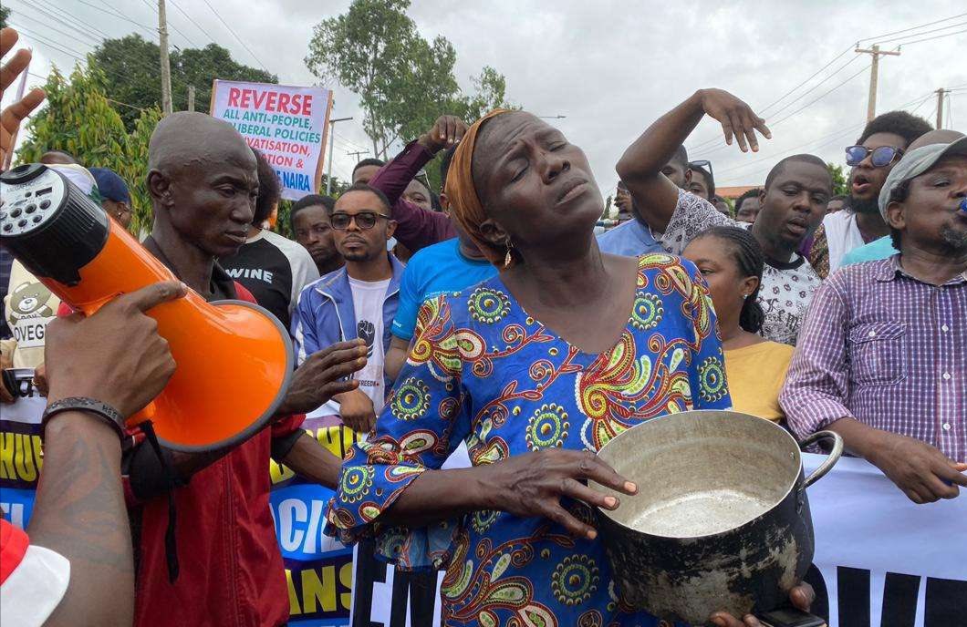 Viral photo of woman holding an empty pot at a protest ground in Lagos