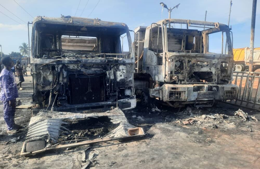 Tanker explodes on Lagos-Ibadan expressway, causes fire. Photo credit: Punch