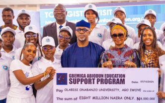 Gbemiga Abiodun foundation awards N91m in scholarships to 816 Ogun students