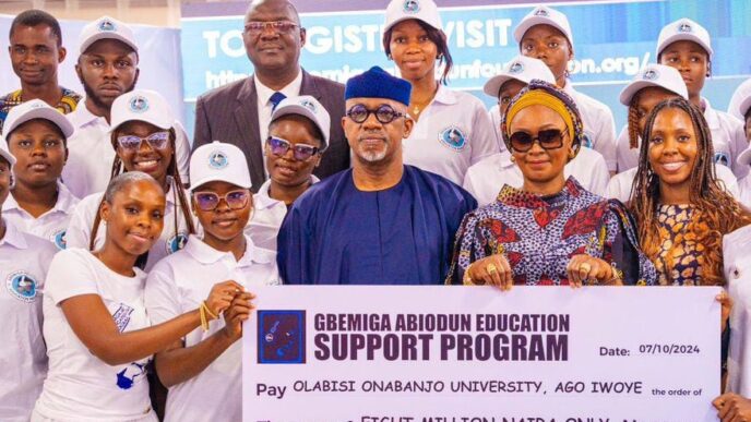 Gbemiga Abiodun foundation awards N91m in scholarships to 816 Ogun students