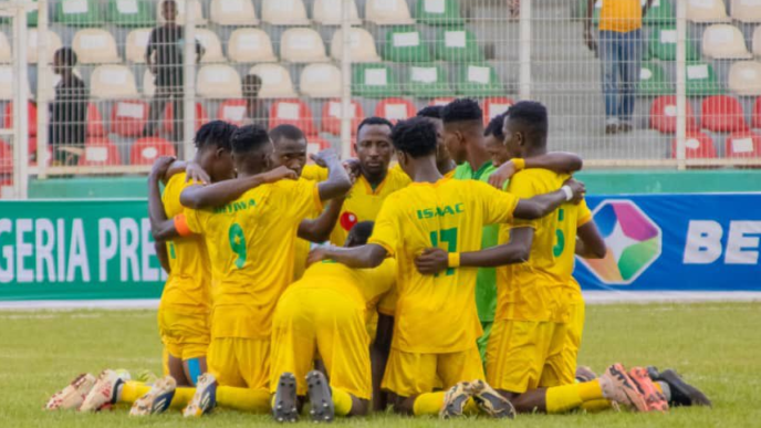 Fans of Bendel Insurance assaulted three match officials during their home loss to Kano Pillars on Sunday.