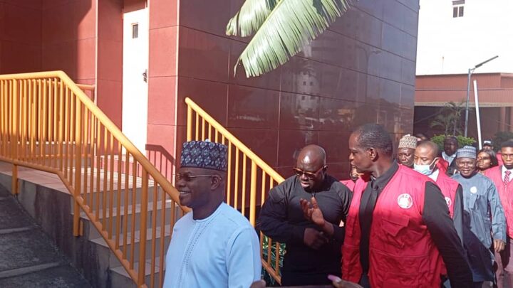 Yahaya Bello is followed by EFCC operatives as he walks into courtroom