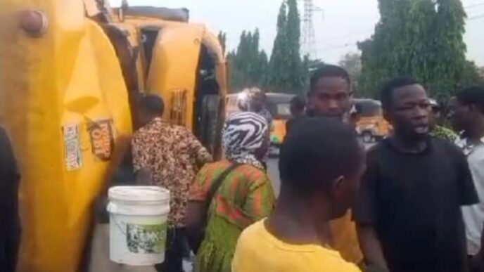 scene of accident on the Lagos Abeokuta expressway