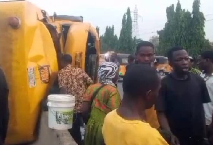 scene of accident on the Lagos Abeokuta expressway