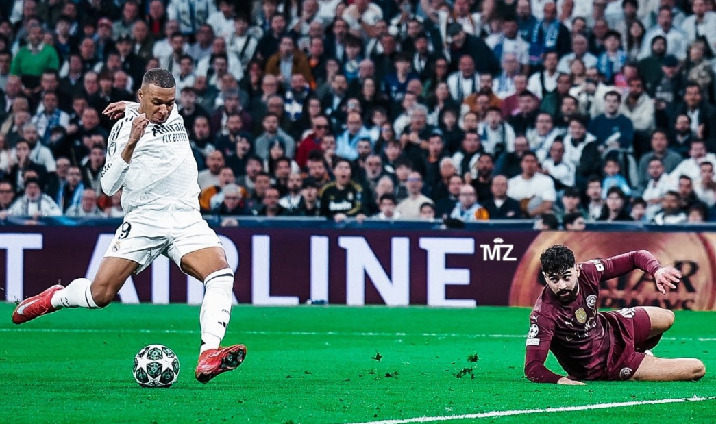 Kylian Mbappe evades Josko Gvadiol (on the ground) before scoring his second goal in Real Madrid's 3-1 victory over Man City