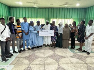 Oriwu Club Ikorodu awards N2m worth of scholarships to 10 students